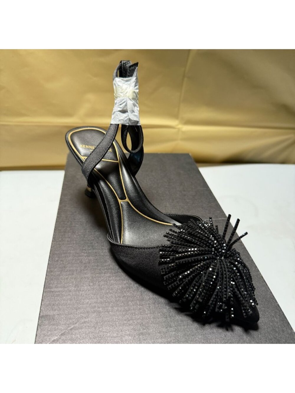 Kenneth Cole New York Women's Umi Pom Pom Pumps Black Satin Size 5 NEW